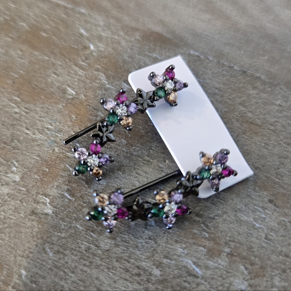 Elegant NWT Multicolor CZ Ear Crawler Earrings With Gunmetal Accents - Picture 3 of 5
